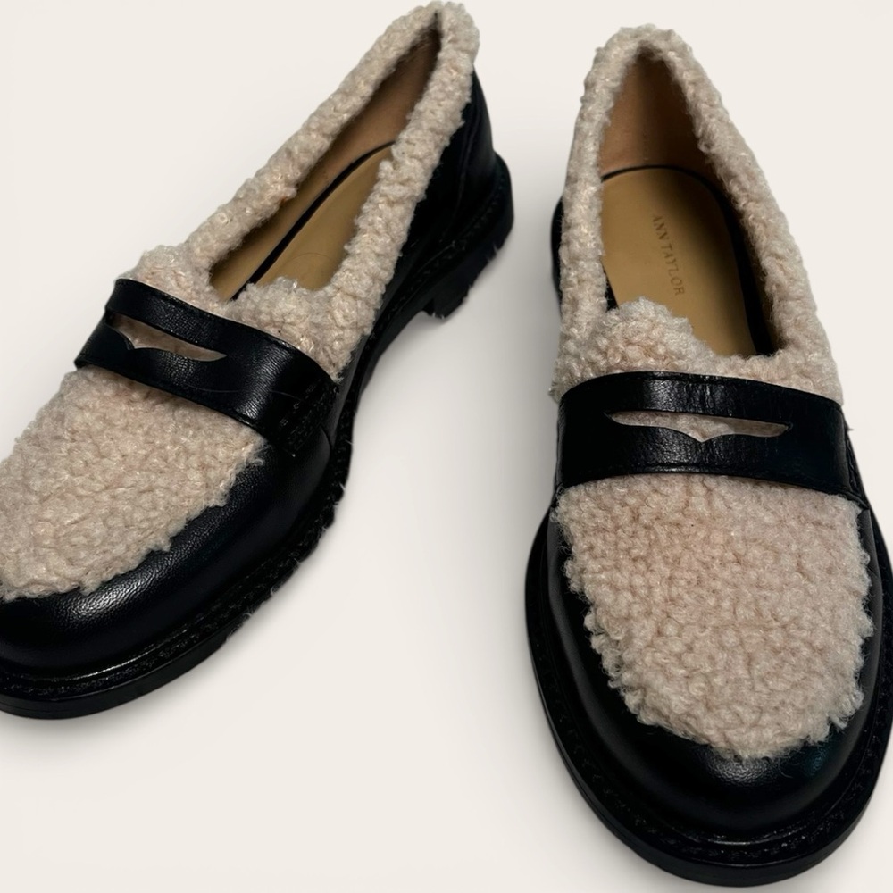 Ann Taylor Shearling Penny Loafers Women’s Size 6 Black Leather Trim Teddy Flats